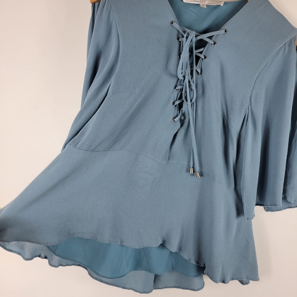 Lovers + Friends Boulevard Lace Up Split Flutter Sleeve Ruffle Peplum Flowy Top - Picture 6 of 12